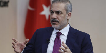 Israëlische aanvallen op Iran zullen Midden-Oosten in chaos storten, waarschuwt Fidan