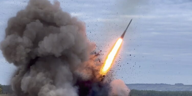 Russische raketblaas eist levens in Odessa’s haveninfrastructuur