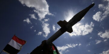 Yemen lanceert raket naar Israël