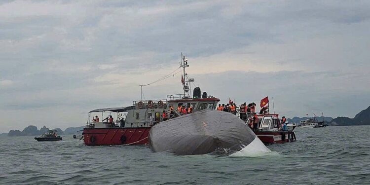 34 doden en 8 vermisten bij zinken toeristenboot in Vietnam