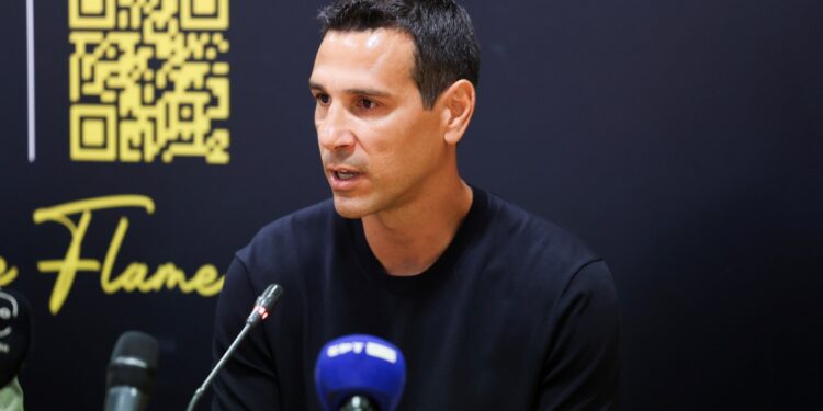 Nikos Zisis streeft naar competitief team dat fans tevreden stelt