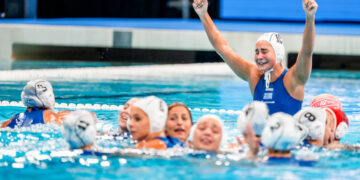 Terugkeer van de gouden meisjes: vroege ochtend in Athene