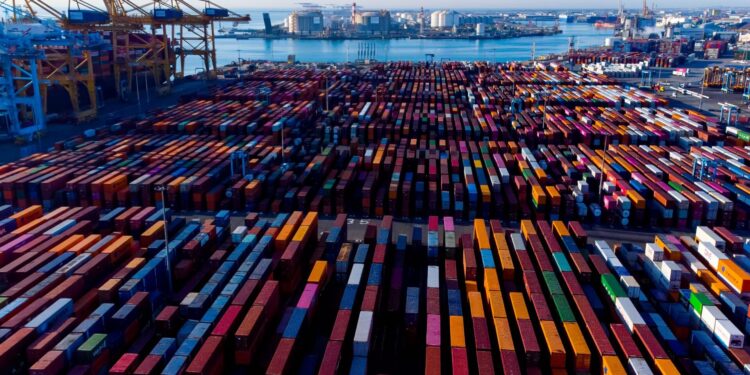 IMF waarschuwt voor gevaarlijke groei en remt economie.