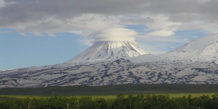 Vulkaanuitbarsting in Kamchatka na aardbeving – As tot 3 km hoogte