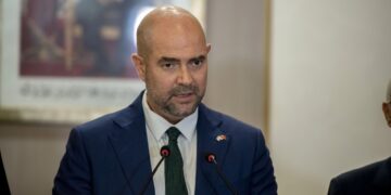 Staatsbezoek president Israëlisch parlement steunt Palestijnse staat in Londen en Parijs