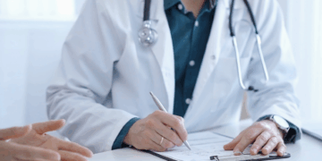 Arts verdacht van moord op patiënten bij euthanasie.