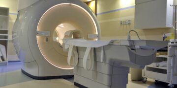 Man slikt per ongeluk 61 dollar in ketting – Magnetische tomograaf onthult het.