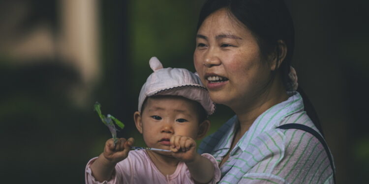 China introduceert jaarlijkse vergoeding voor verbetering geboorten