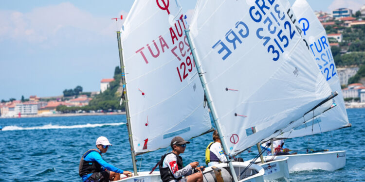 Nikolaos Pappas wint goud op Wereldkampioenschap Optimist zeilen