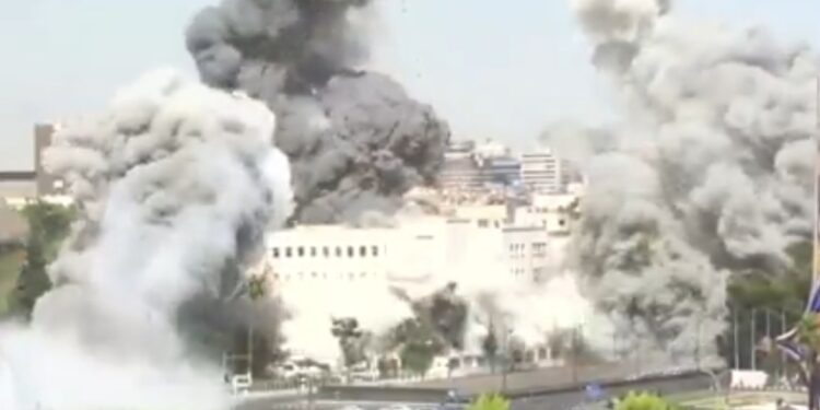 Diplomaten in gevaar bij bomaanslagen in Damascus