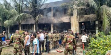 16 doden bij vliegtuigcrash op school in Bangladesh