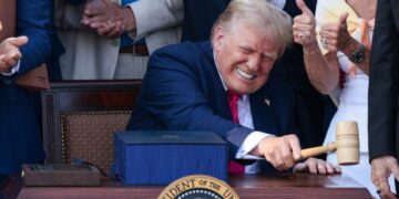 Trump activeert nieuwe verwarring met vertraagde taken en brieven vanaf 1 augustus