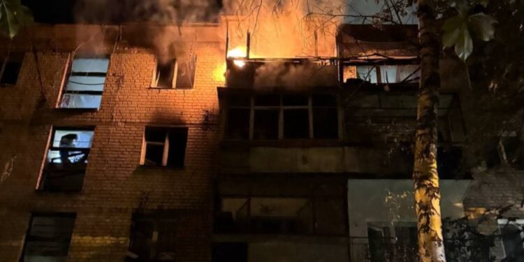 Rusland lanceert ‘s avonds 30 raketten en 300 drones: Zelenski.