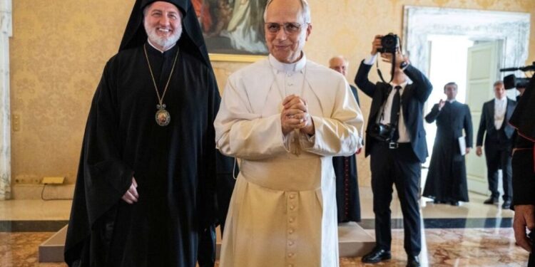 Aartsbisschop Elpidoforos ontmoet paus Leo in het Vaticaan