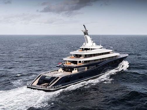 Bill Gates onthult zijn indrukwekkende nieuwe superjacht met hameraccenten