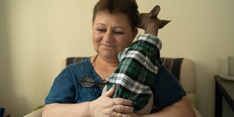 Dankbare vrouwen in opvang Weesp wachten op papa om ‘Moskovieten in de pan te hakken’.