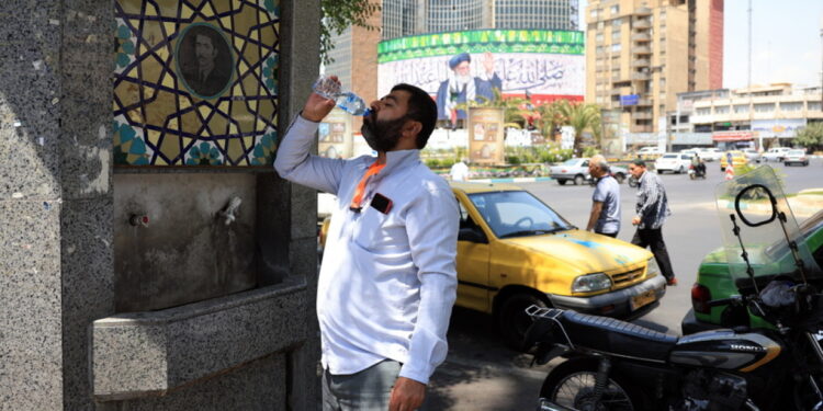 Hittestress in Iran leidt tot watertekort en stroomuitval