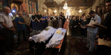 Israël betuigt “diepe droefheid” na dodelijke aanval op kerk in Gaza