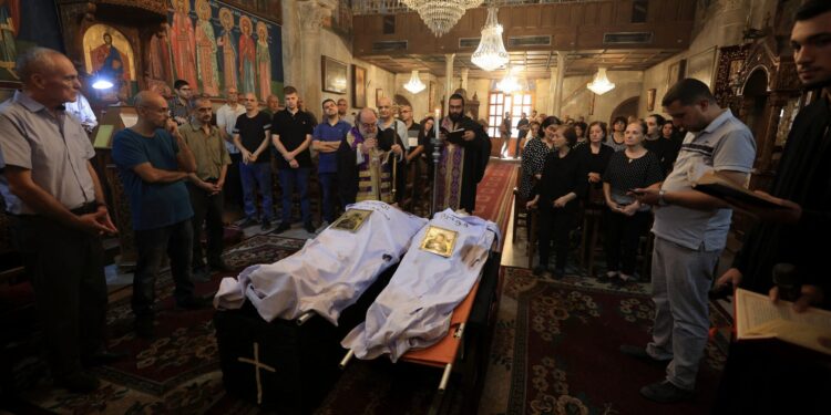 Israël betuigt “diepe droefheid” na dodelijke aanval op kerk in Gaza