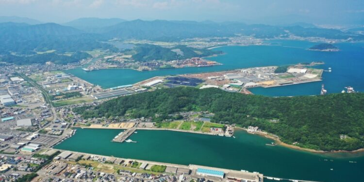 Tientallen inwoners gedwongen uit huizen na 1600 aardbevingen.