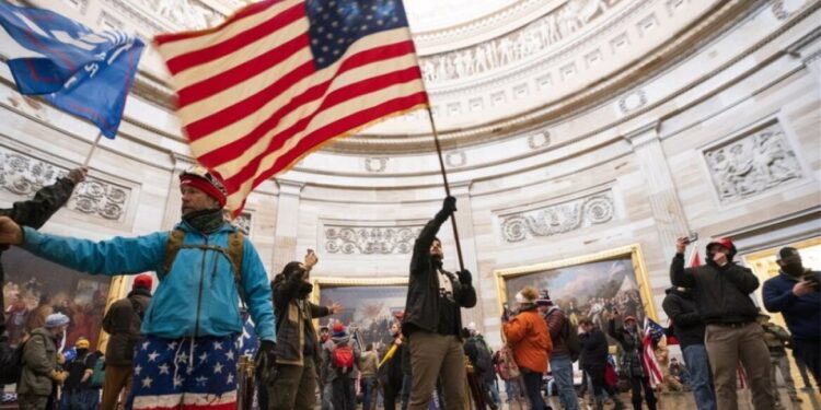 Levenslange gevangenisstraf voor Capitool-invasie met moordplannen.