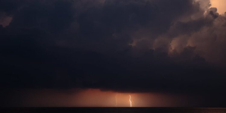 33 doden en tientallen gewonden door blikseminslag in India