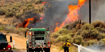 Strijd om controle over ‘Madre’ vuur, het grootste manifest in Californië