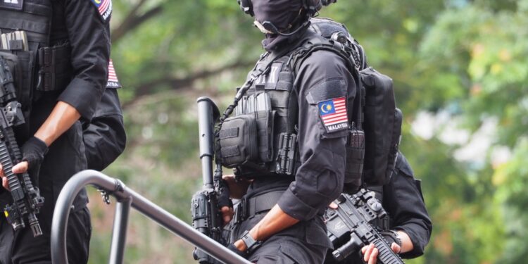 Politie inval op homofeest: 12 mannen gearresteerd