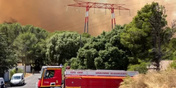 Enorm vuur bedreigt Marseille: luchthaven gesloten, vlammen naderen de stad