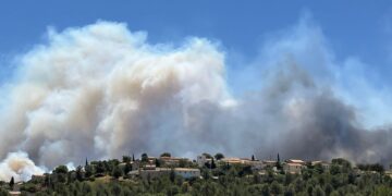 Marseille in Vlammen: Rampzalige Brand verwoest Huizen