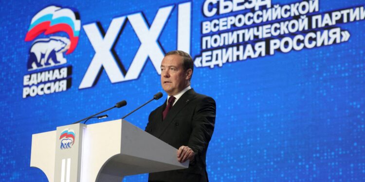 Medvedev waarschuwt: Rusland gereed voor aanval bij conflict met het Westen in Oekraïne