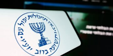 Twee Fransen aangeklaagd voor spionage in Iran, gevangengezet tot 2022.