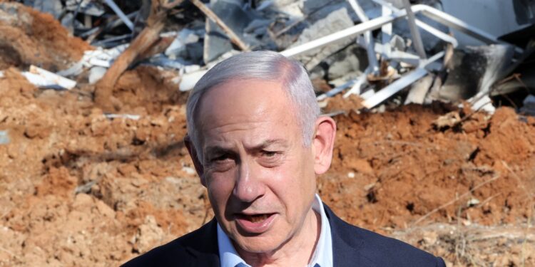 Netanyahu bespreekt Limena Claims met ambtenaren in Gaza.