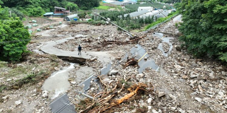 Dodelijke overstromingen en vernietiging in Zuid-Korea: 4 doden, 1 vermist.