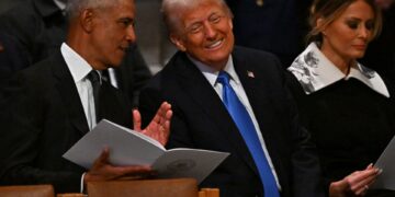 De directeur roept Obama op om “verraderlijke samenzwering” te vervolgen.