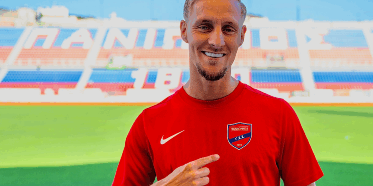 Panathinaikos stelt Nederlandse speler Sylvester van der Vaart voor