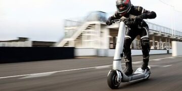 Het eerste elektrische skateboard voor snelheidsduivels in de Formule 1
