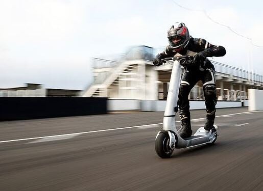 Het eerste elektrische skateboard voor snelheidsduivels in de Formule 1