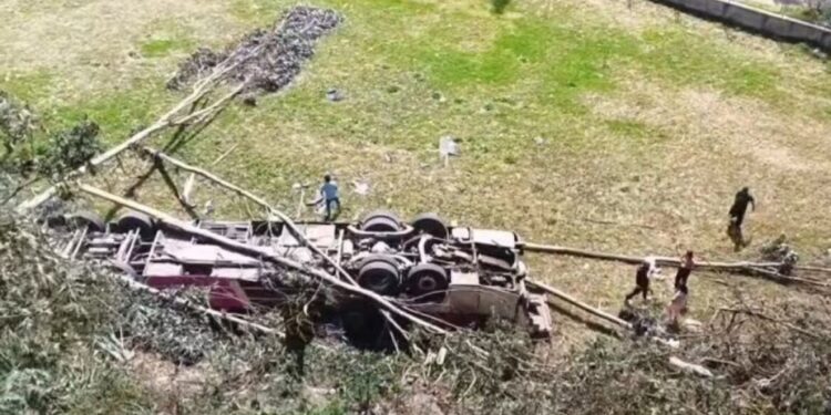 Dodelijke busval in Peru: 15 slachtoffers in ravijn