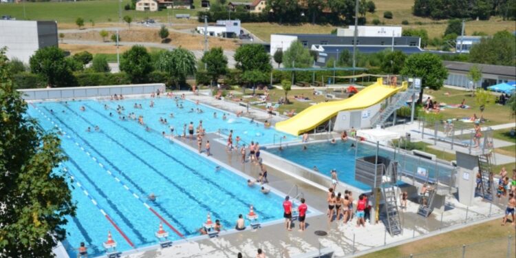 Gemeente verbiedt buitenaardse wezens in openbare zwembaden vanwege geweld