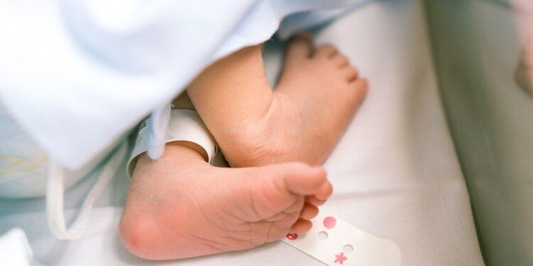 Baby’s met DNA van drie ouders in VK om ziekte te voorkomen