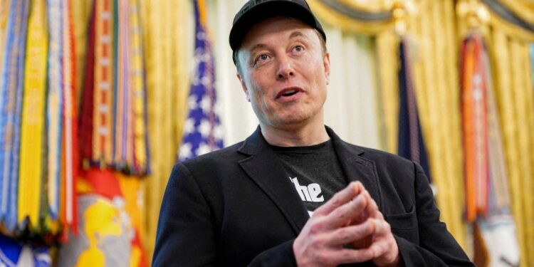 Musk’s AI-chatbot veroorzaakt ophef met antisemitische berichten en wordt bijgewerkt