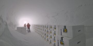 Oudste ijs van Antarctica naar UK voor klimaatonderzoek