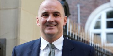 Ex-Tory voorzitter Sir Jake Berry stapt over naar Reform partij.