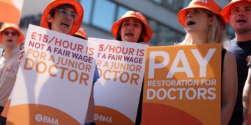 Conservatieven beloven doktersstakingen te verbieden – Kemi Badenoch bekritiseert ‘militante’ vakbond.