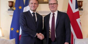 Starmer en Macron eens over nieuwe afschrikking voor bootovertochten