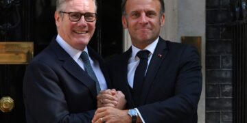 Nieuwe deal tussen Starmer en Macron over terugsturen bootmigranten