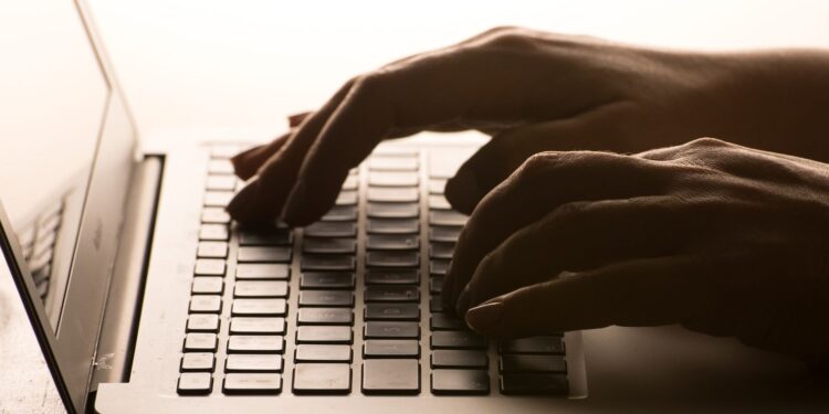 Ofcom onderzoekt leeftijdscontroles op 34 pornosites
