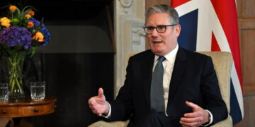 Starmer zet druk op ministerie voor erkenning Palestina in Gaza Peace Plan.