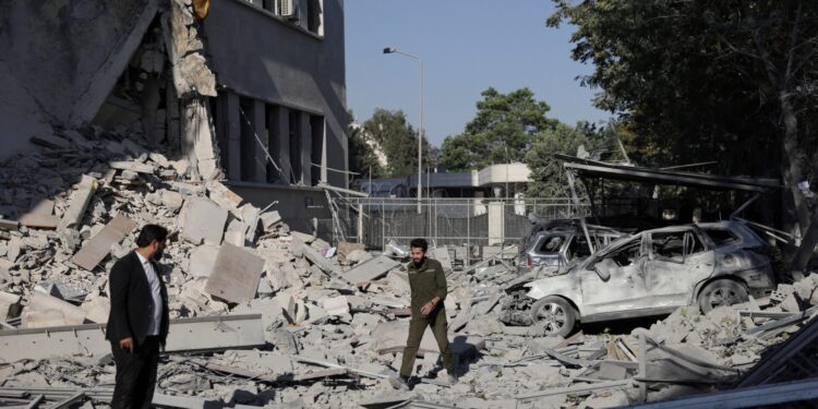 Israël valt vliegbasis bij Damascus aan